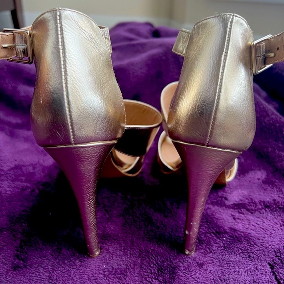 Audrey Brooke gold heels, size 9, good condition - Picture 3 of 3